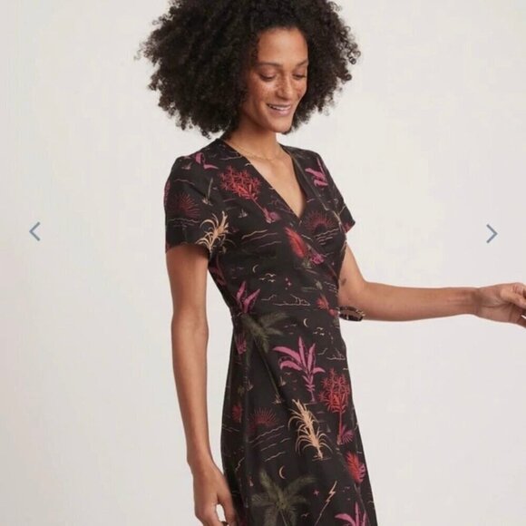 Marine layer Emlyn Midi Wrap Dress inMidnight Palms XS - Picture 2 of 9